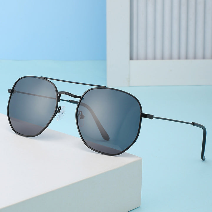 Ladies sunglasses with oval frame and protective gradient lens Stornfield