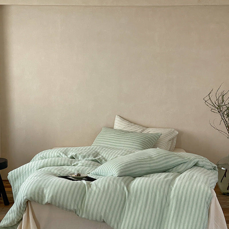 Linen-look bedding set with fine stripes