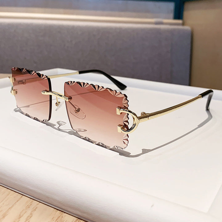 Ladies fashionable sunglasses with playful frame Stornfield