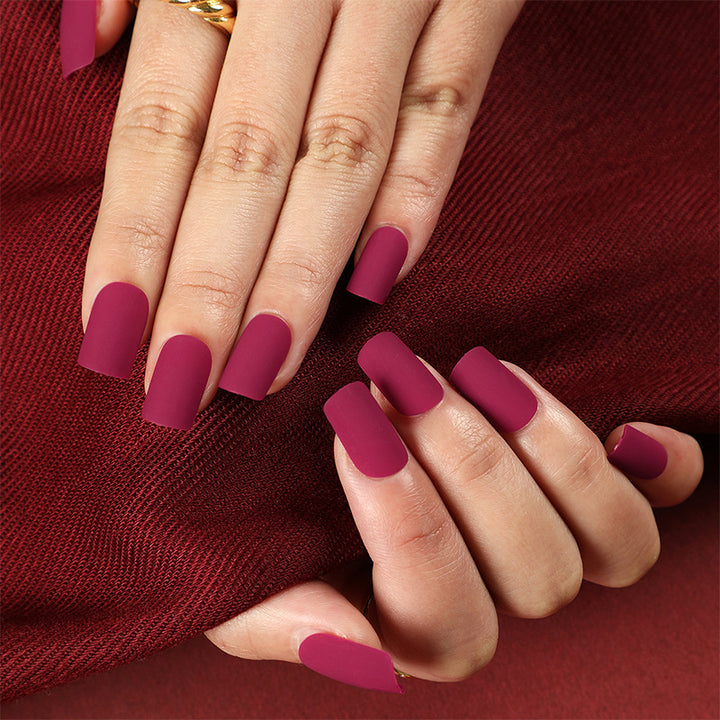 Artificial nails in elegant matte finish Stornfield