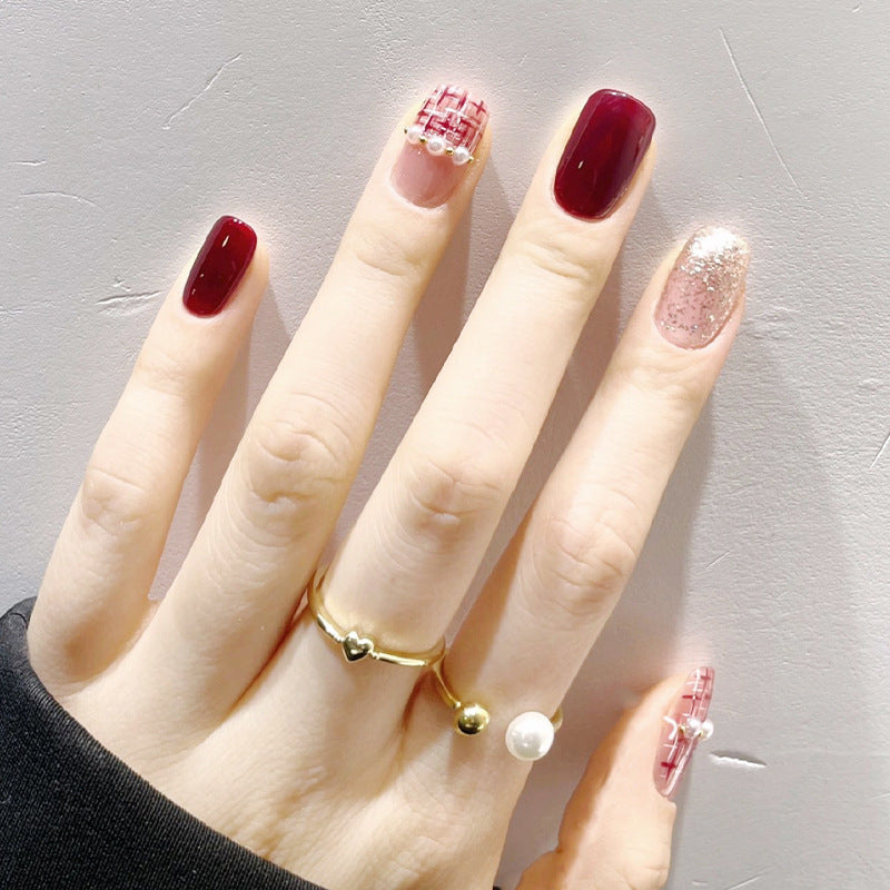 Artificial nail set with glamorous glitter and textural accents Stornfield