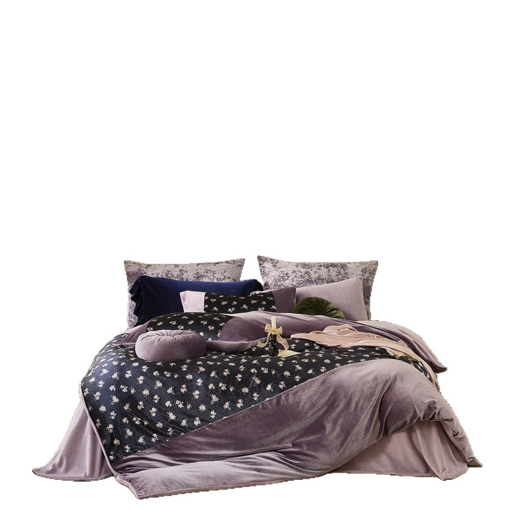 Luxurious velvet bedding set with floral pattern, reversible function and decorative pillow