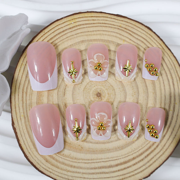 Nail set with delicate flower and gold embellishments Stornfield