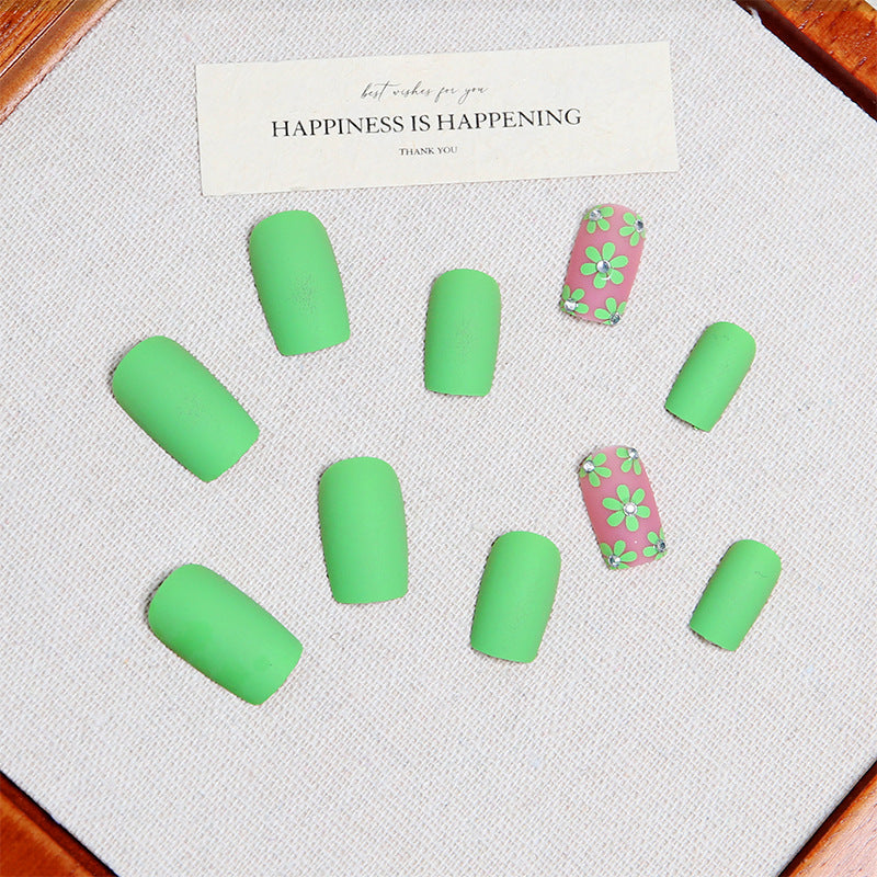 Artificial nail set with floral designs and matte finish Stornfield
