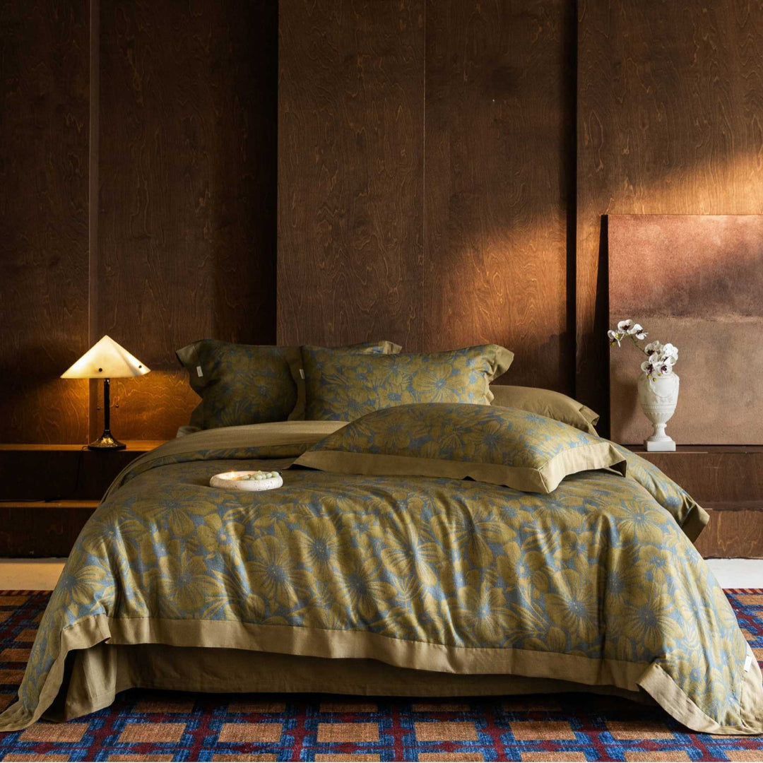 Vintage Botanical Jacquard Duvet Cover Set with Contrast Hem and Envelope Pillow Shams