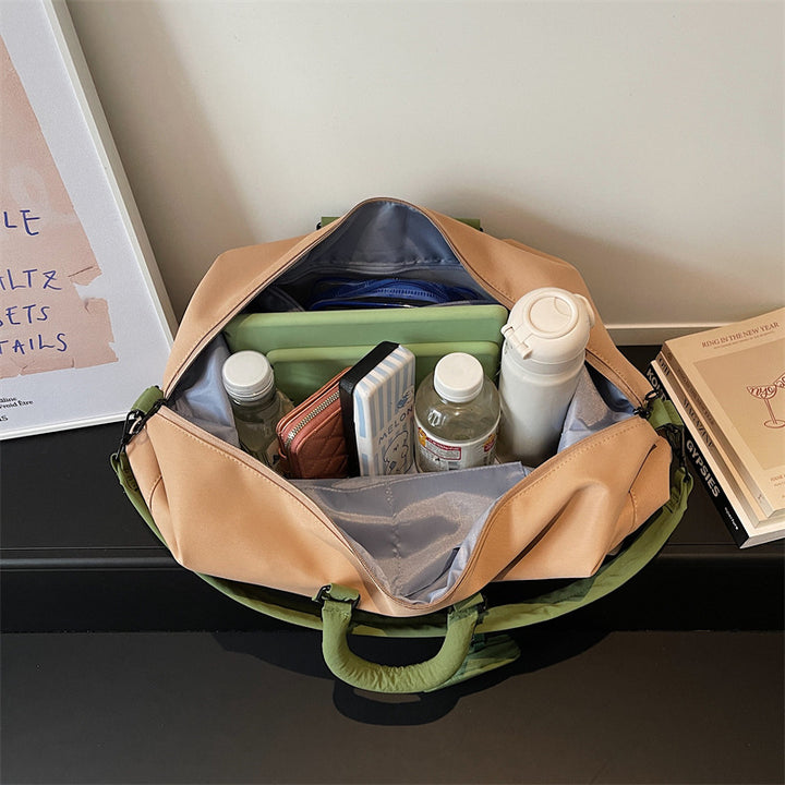 Elegant Travel Bag with Practical Accessories Stornfield