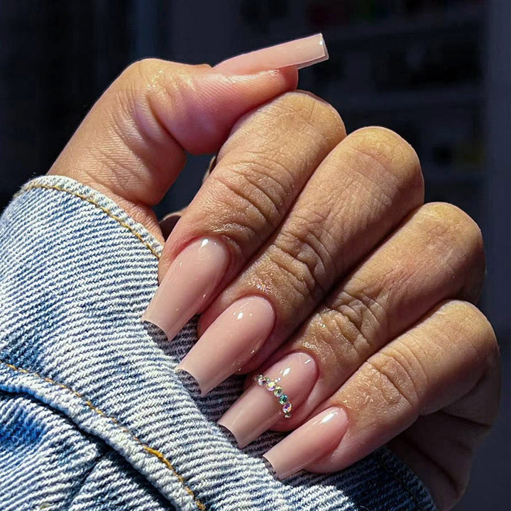 Elegant and stylish artificial nails Stornfield