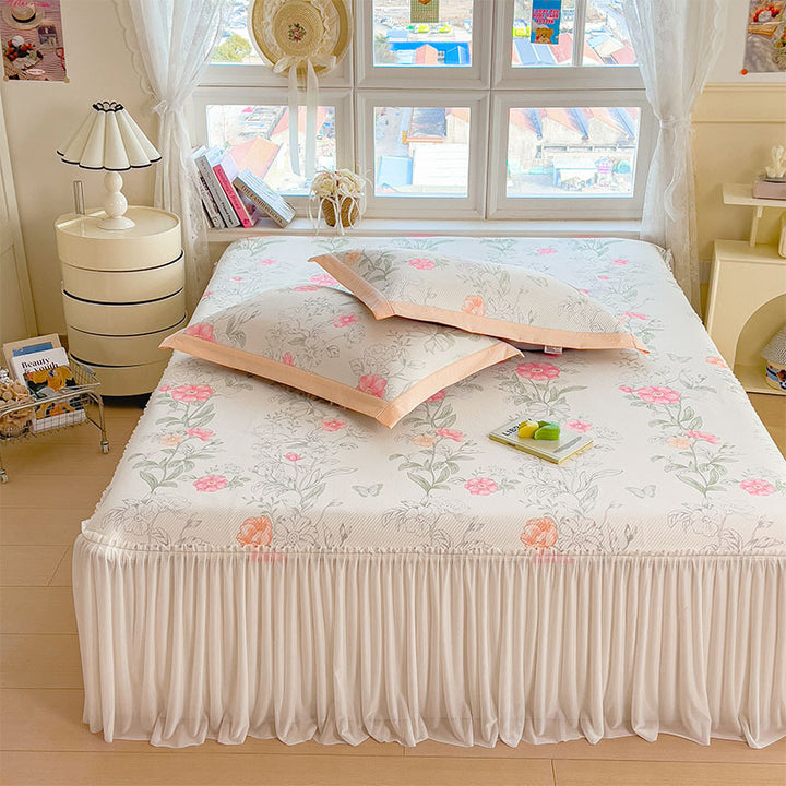 Women's elegant and decorative bedding throw set with cheerful floral pattern Stornfield