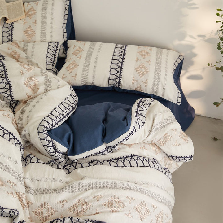 Bedding set made of cotton blend fabric with woven ethnic motif and reversible design