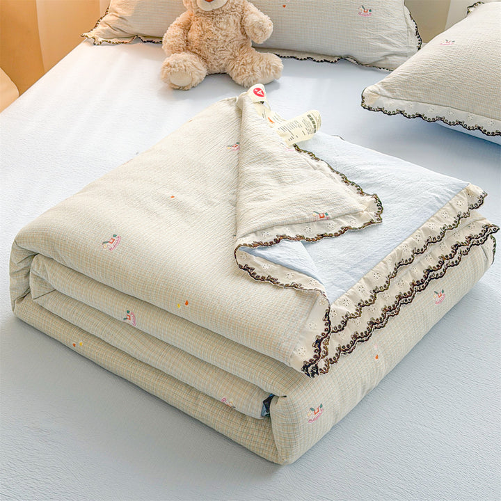 Flower Patterned Quilted Bedspread Set