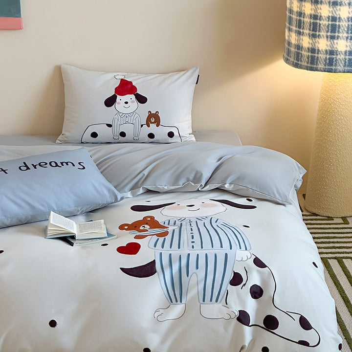 Children's bedding set with large teddy bear print and soft cotton satin