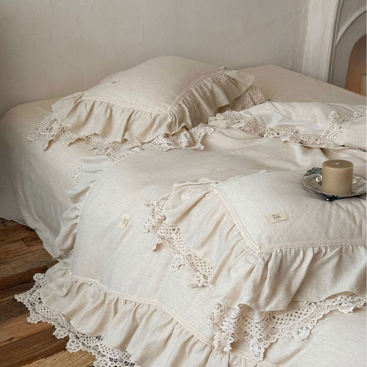 Linen bed cover set with ruffle and lace trim