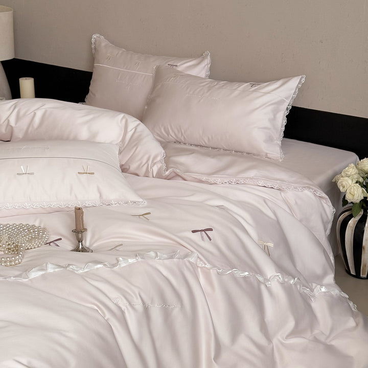 Bedding set made of cotton satin with embroidered bows and lace ruffle