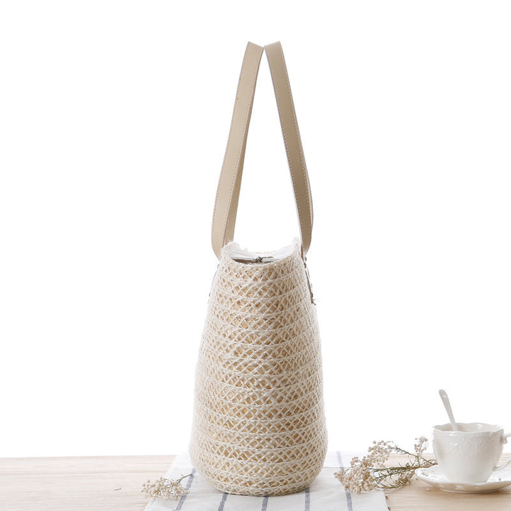 Straw bag with stylish knot closure Stornfield