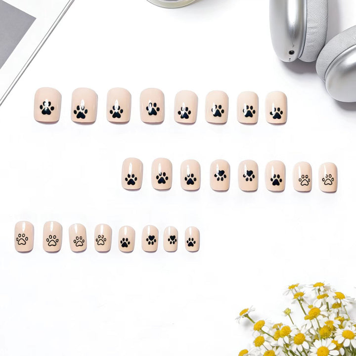 Fake nails with cute paw print design Stornfield