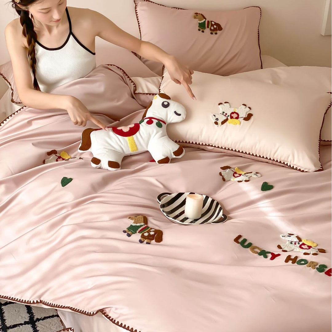 Embroidered Cat Appliqué Satin-Feel Duvet Cover Set with Contrast Piped Edge & Pillow Shams