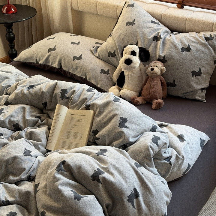 Bedding set made of cotton percale with delicate cherry motif and reversible easy care