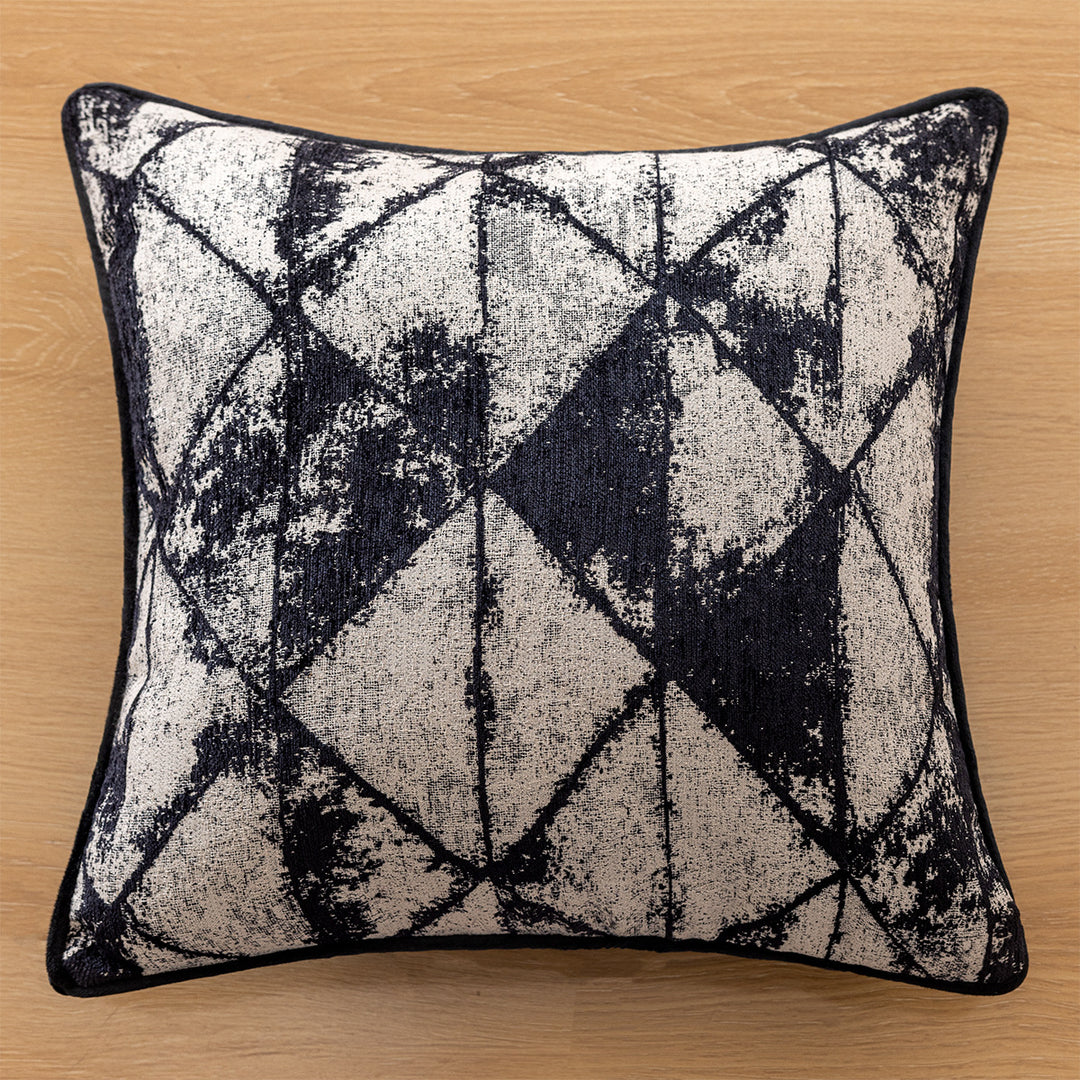 Luxurious decorative pillow made of faux fur