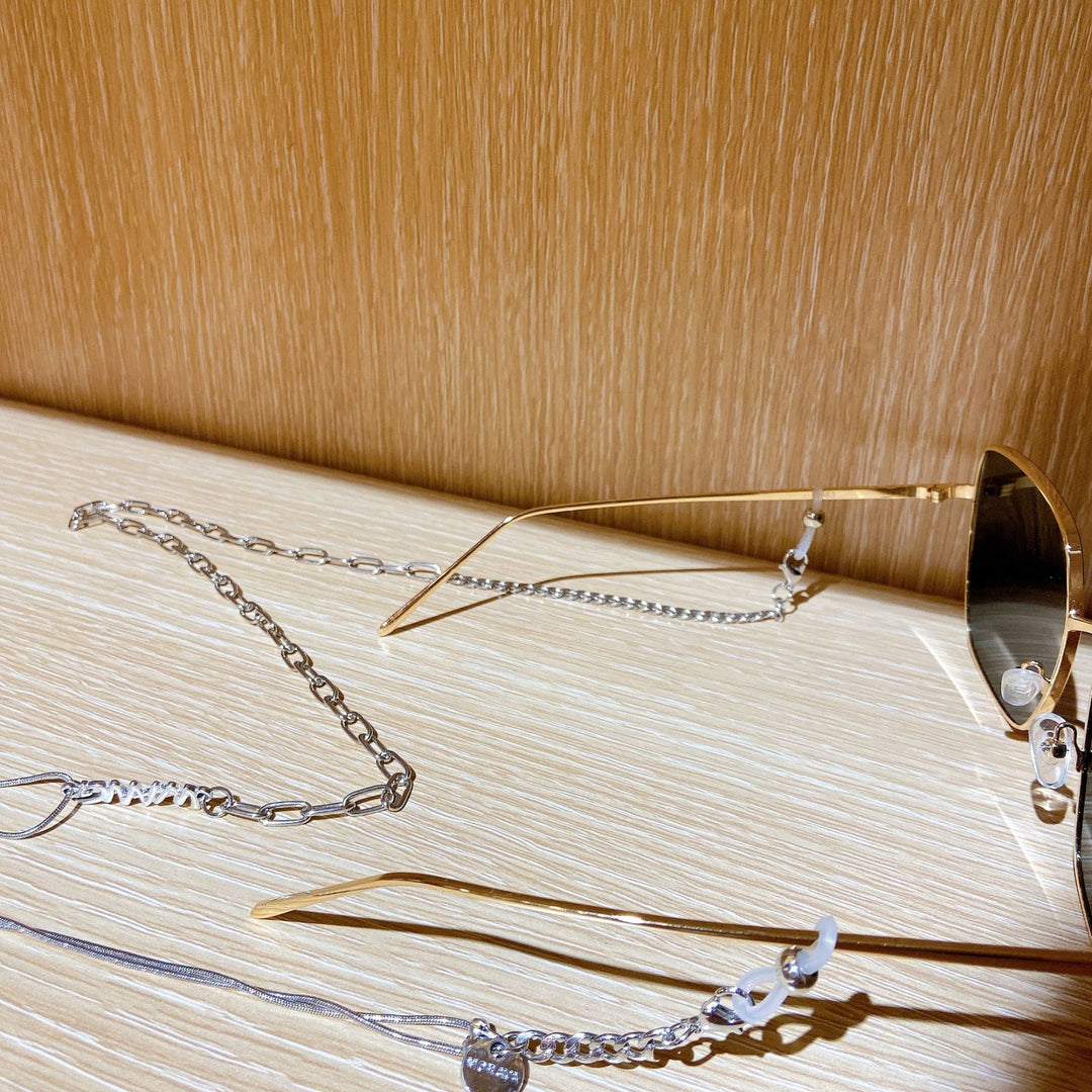 Fashionable sunglasses with luxurious chain strap Stornfield