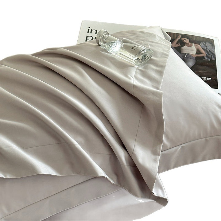 Luxurious silk-soft pillowcase made of satin with anti-wrinkle effect