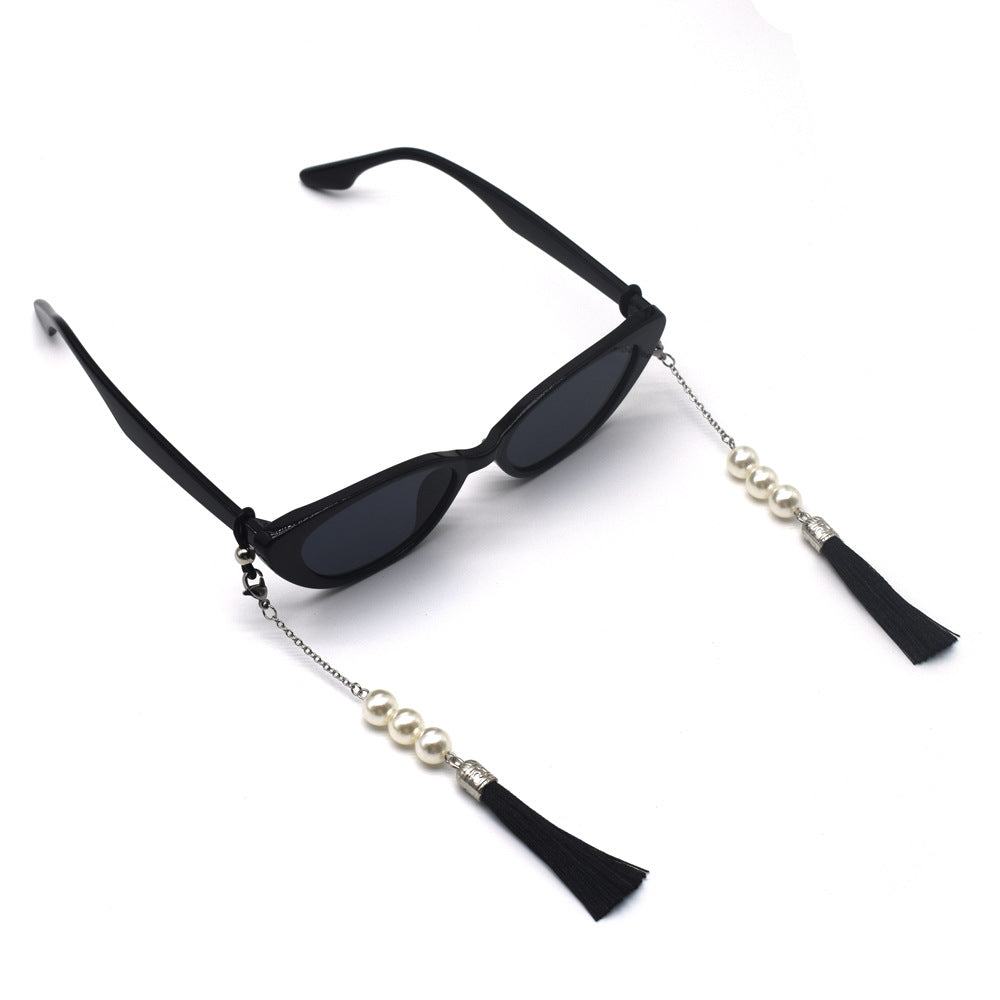 Elegant Tassel Pearl Eyewear Holder Stornfield