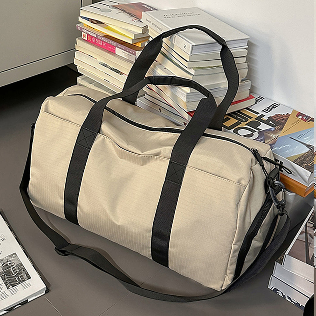 Sporty travel bag with reinforced carrying system and secure interior Stornfield