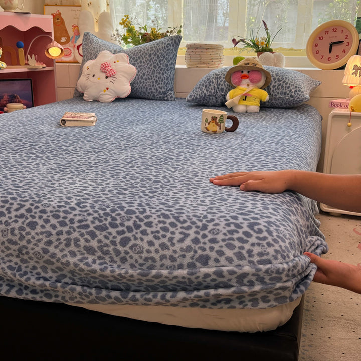 Cozy Polka Dot Fleece Mattress Cover