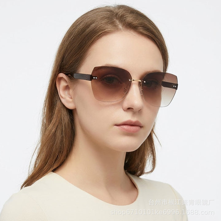 Women's Fashion Tortoiseshell Sunglasses with Golden Accents Stornfield
