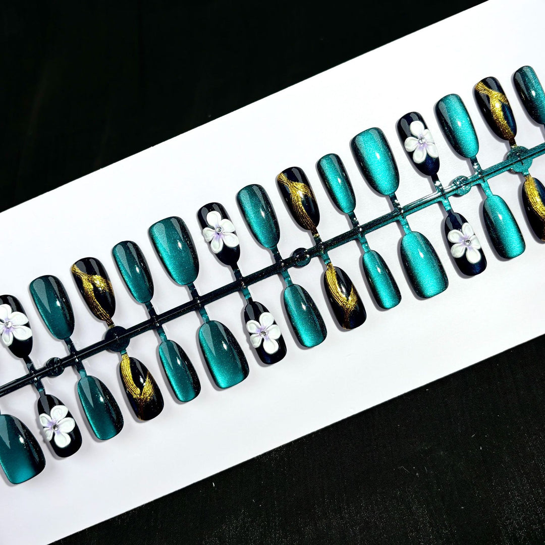 Glamorous Floral-Design Press-On Nail Set