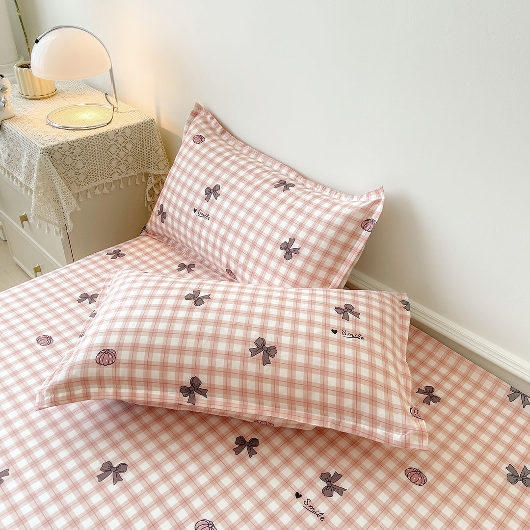 Floral Patterned Bedspread with Ruffled Edge
