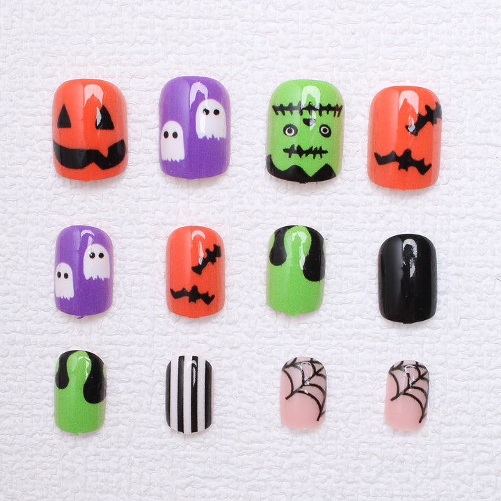Nail art set with Halloween motifs and creative 3D accents Stornfield