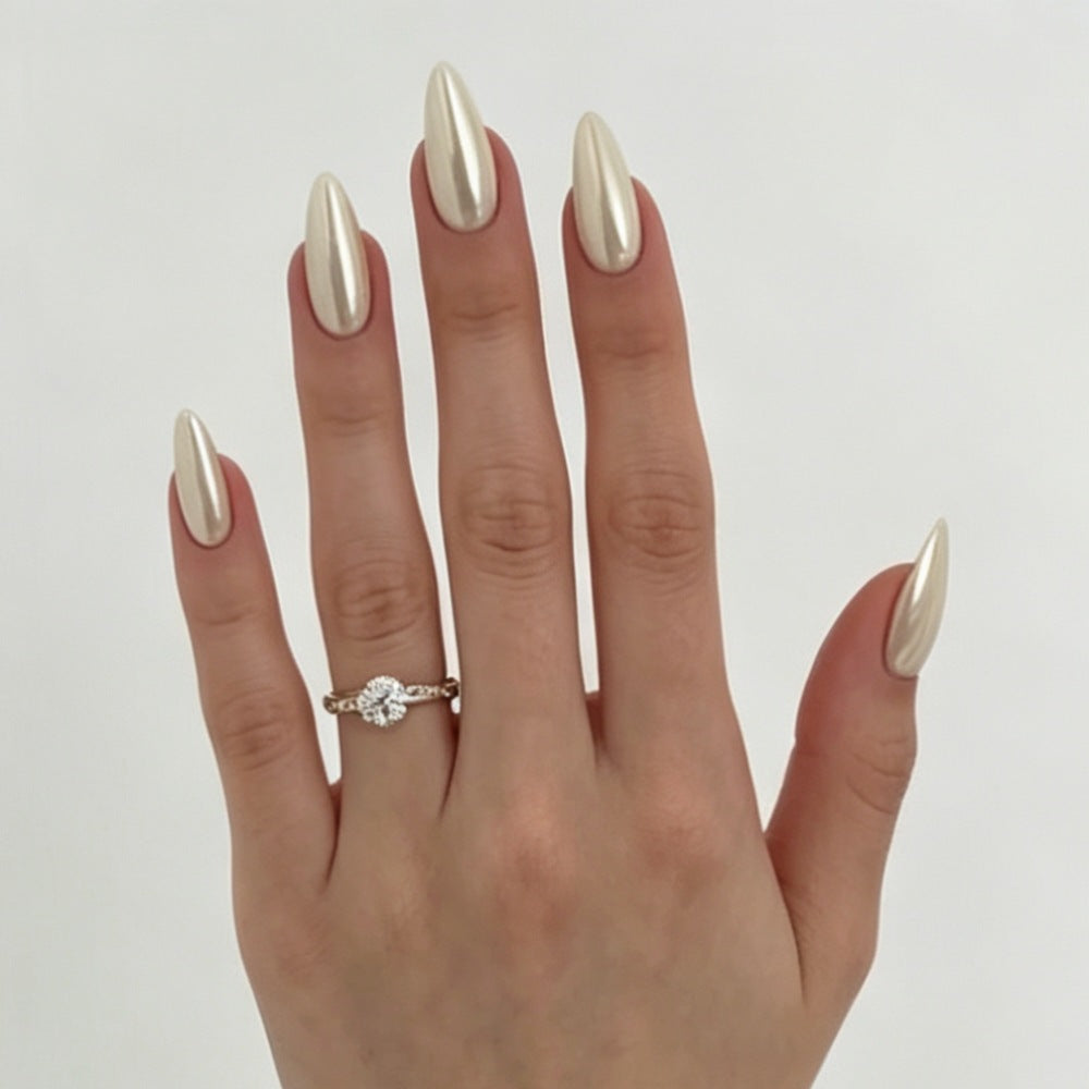 Trendy and Shiny Artificial Nails Stornfield