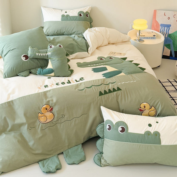 Children's bedding set with three-dimensional crocodile application and reversible function