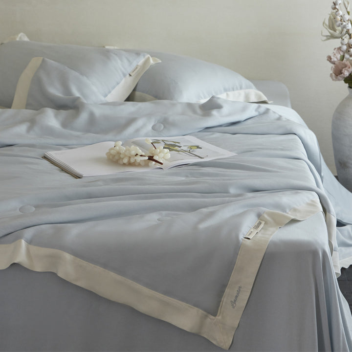 Elegant satin bedding set with silky touch, contrasting border and concealed closure