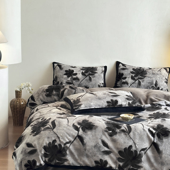 Cozy fleece bedding set with floral microfiber cover
