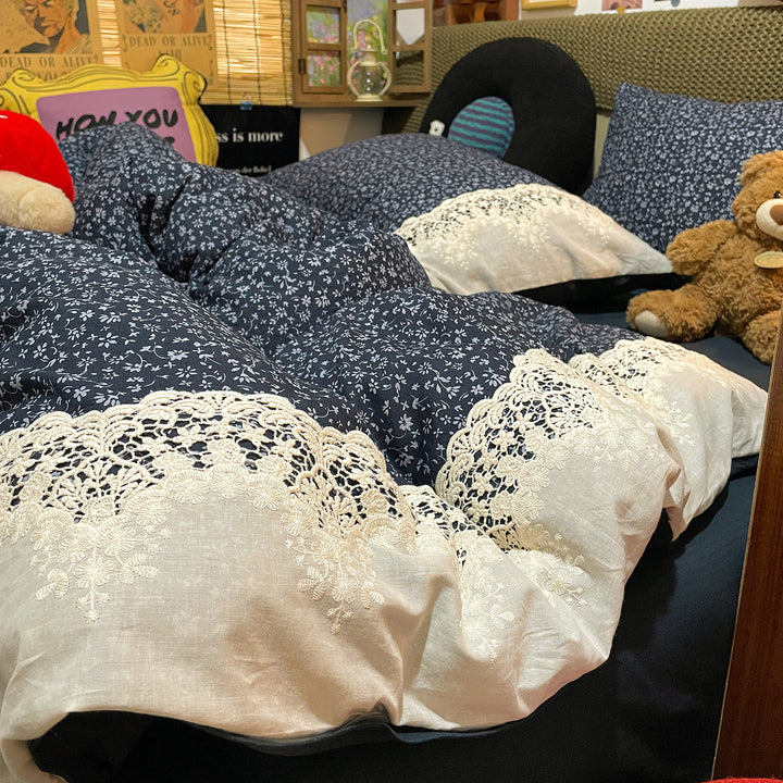 Floral Patterned Bedding Set