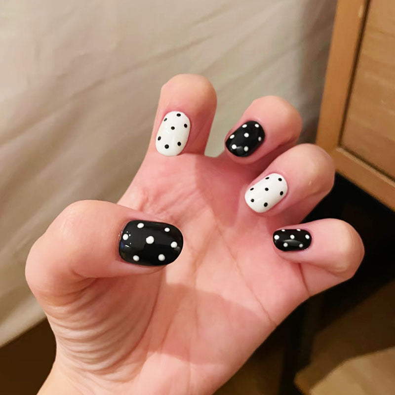 Artistic Cat-Themed Press-On Nail Art Set Stornfield