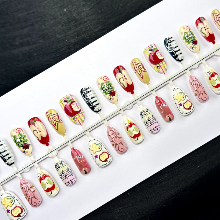 Artistic Nail Art Press-On Set 1790745389