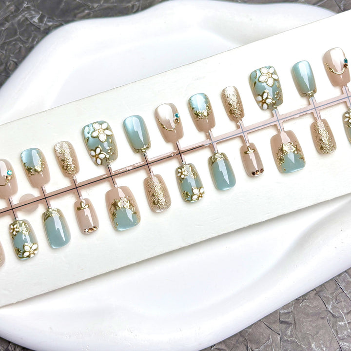 Artistic Press-On Nail Set with Elegant Floral Design