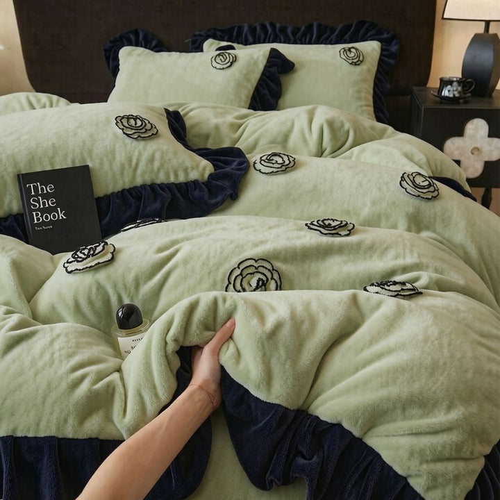 Elegant Floral Motif Plush Blanket