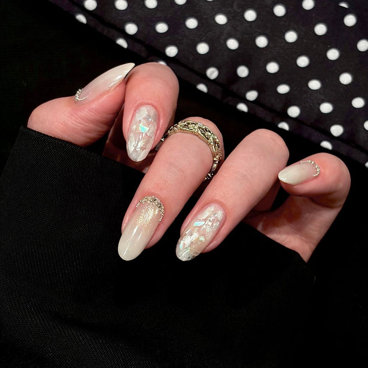 Artificial nails with shimmering accents and elegant applications Stornfield