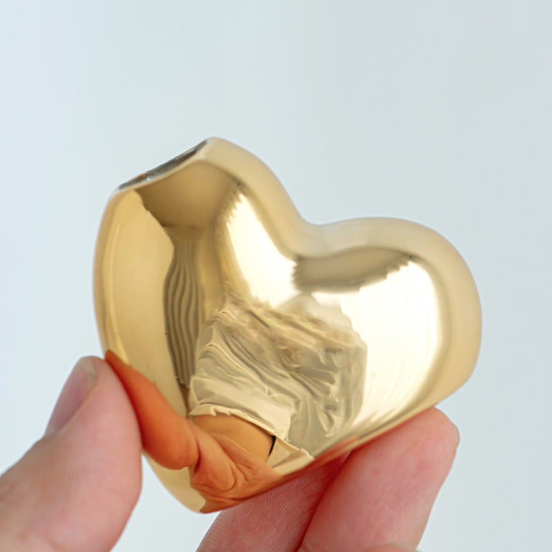 Elegant Decorative Heart Figure Stornfield