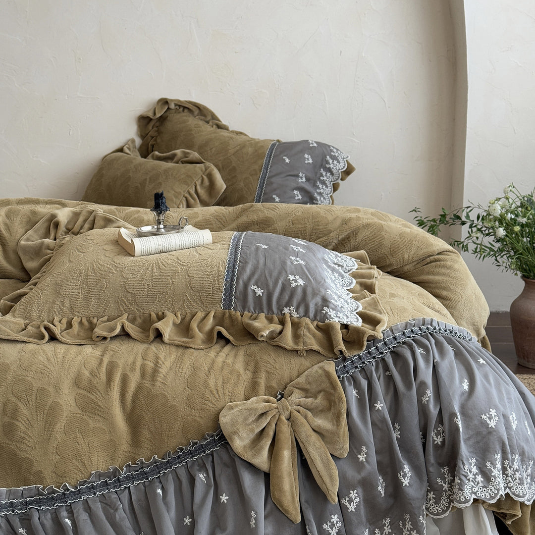 Romantic Ruffled Bedding Set with Organza Ruffle and Floral Jacquard Weaving