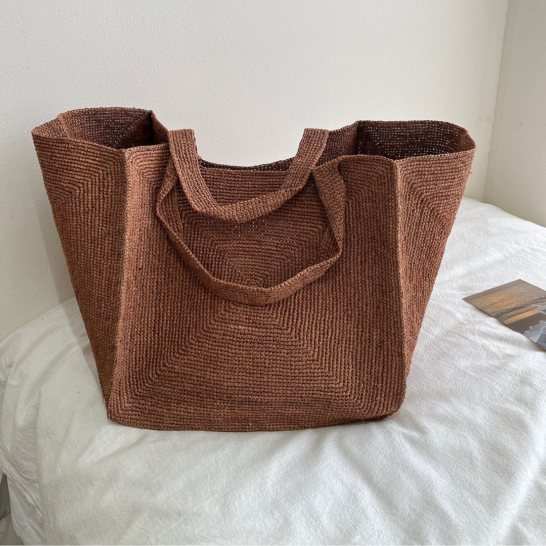 Handcrafted straw bag with stylish design Stornfield
