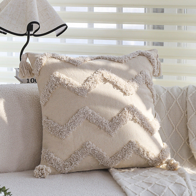 Decorative pillow with zigzag pattern