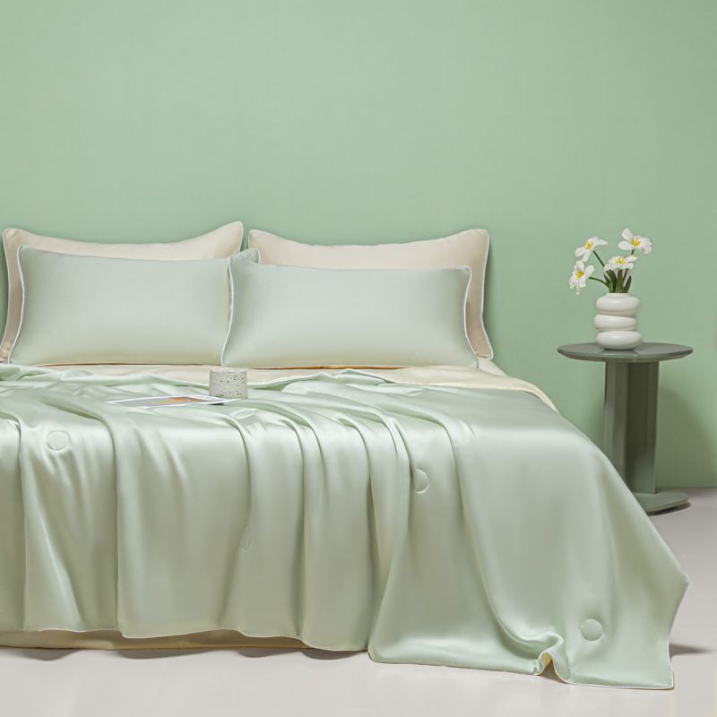Ladies satin bed linen with stylish design Stornfield