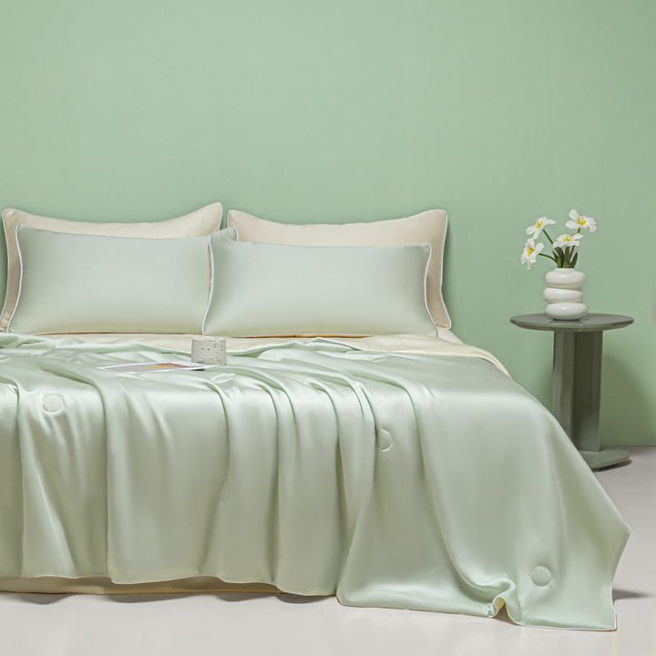 Ladies satin bed linen with stylish design Stornfield