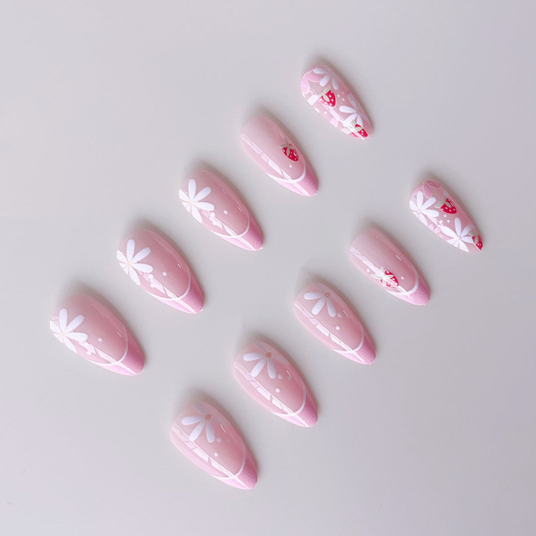Artificial nail set with playful flower and strawberry motifs Stornfield
