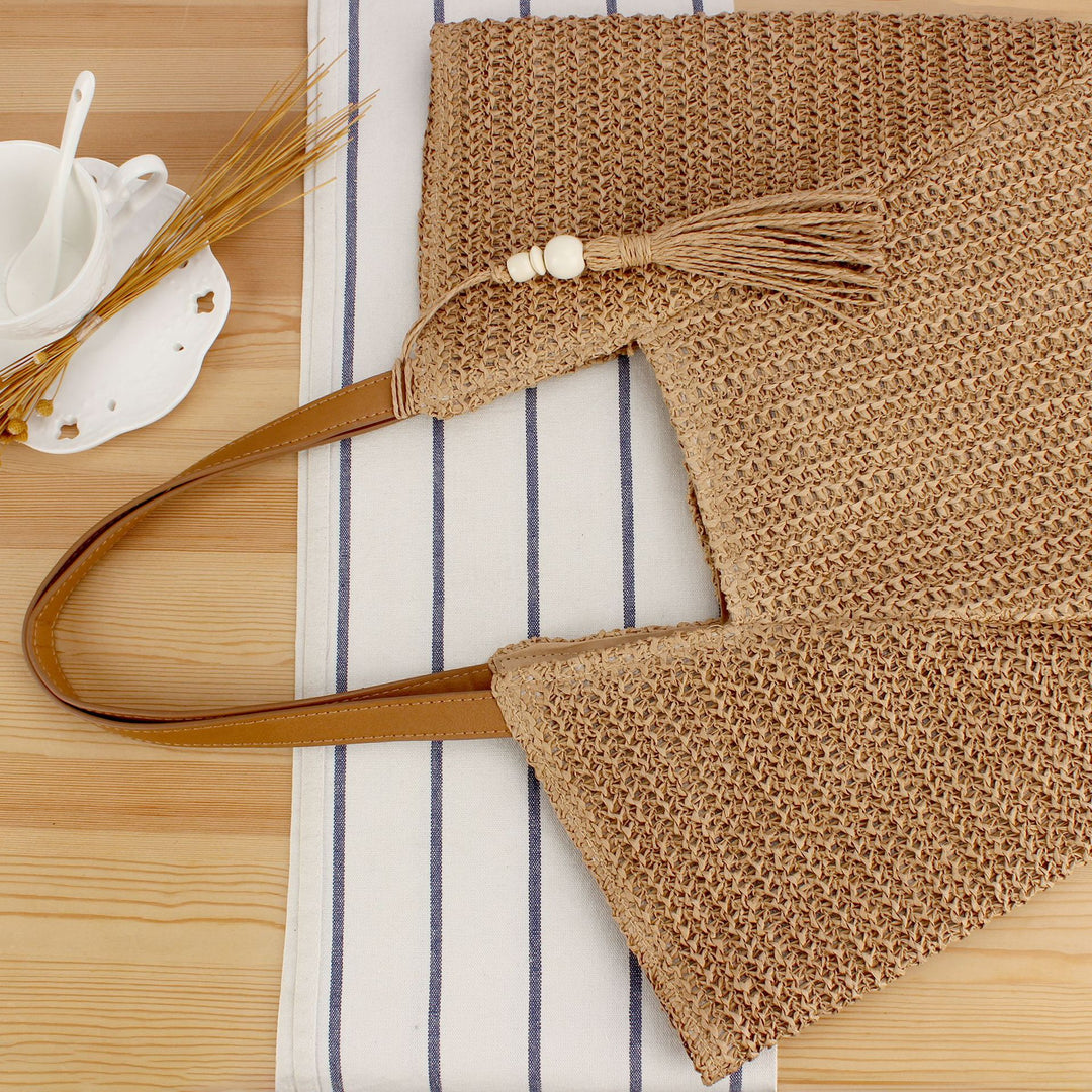 Beach bag made of natural weave with elegant leather accents Stornfield