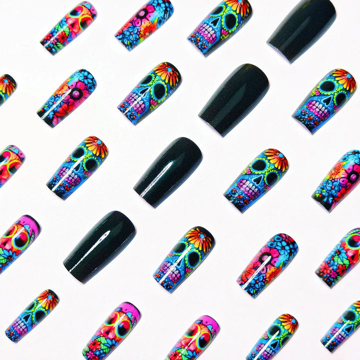 Nail art set with Lively Skull Design Stornfield